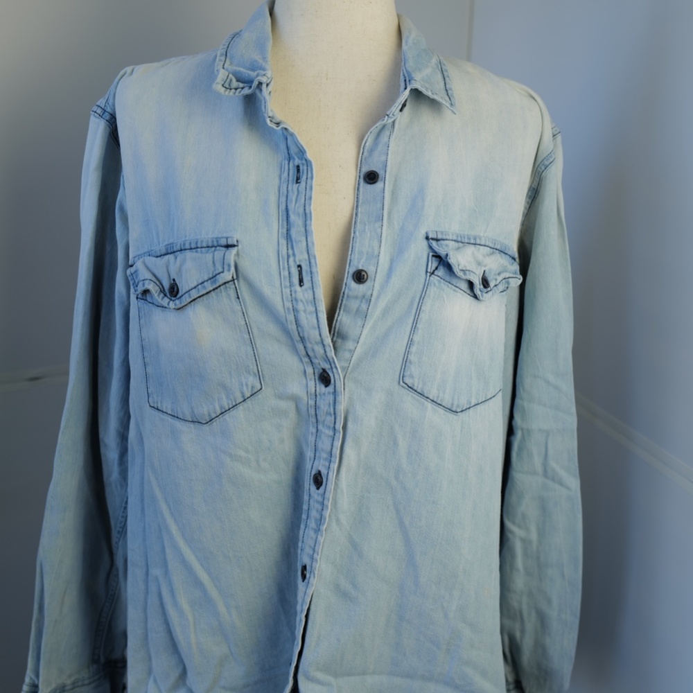 Gap 1969 XL Chambray Shirt
